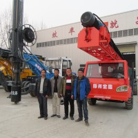 供應(yīng)小型輪式打樁機(jī)